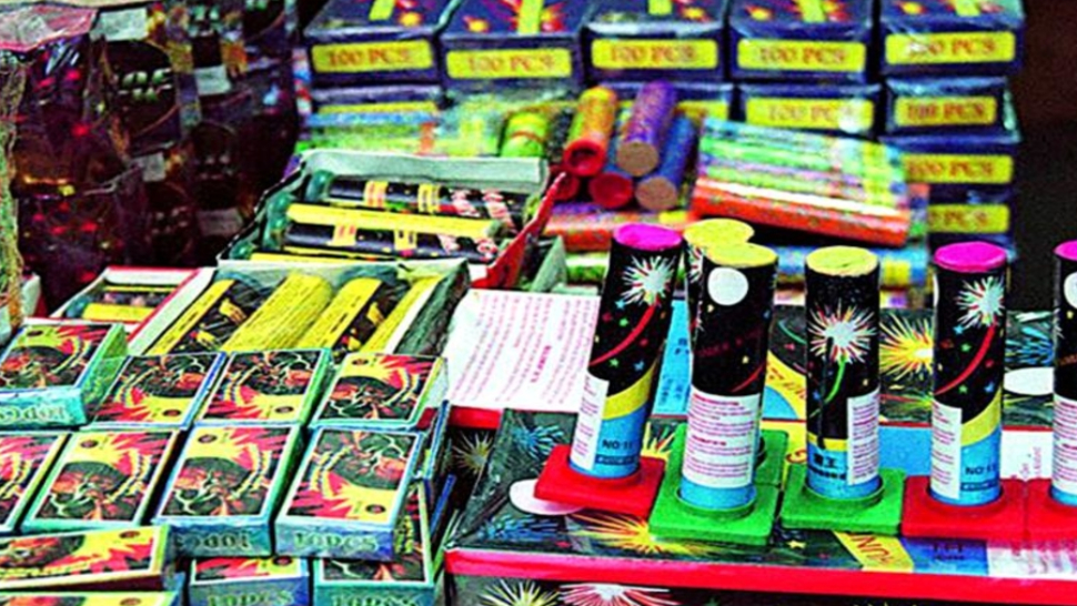 Controale stricte în perioada sărbătorilor. Ce riscă românii care vor da cu petarde și artificii de Revelion și Anul Nou